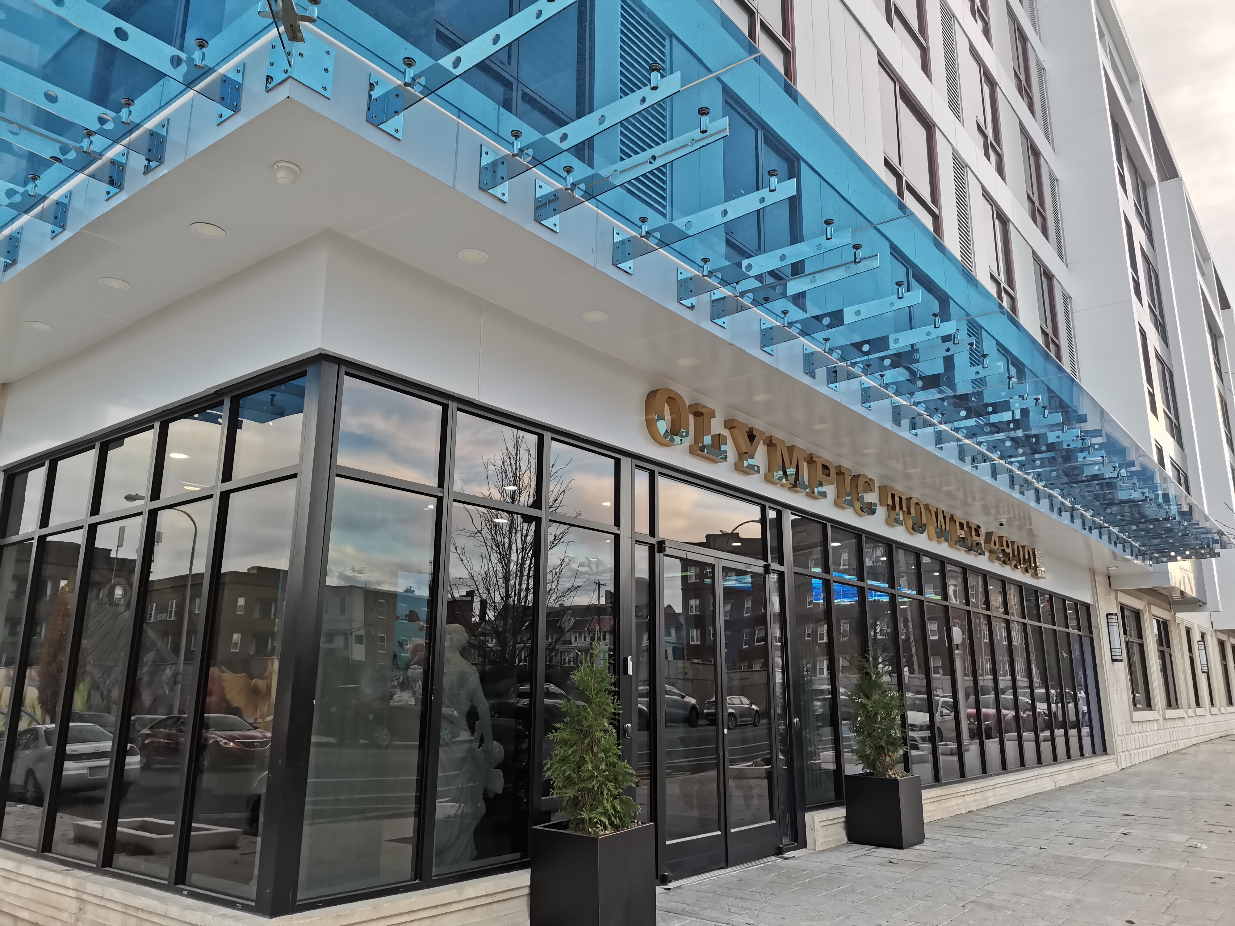 100 commercial door
