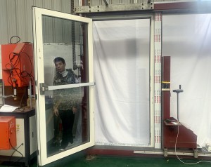 TB100_Commercial_Door_Egress_Panic_Bar (1)